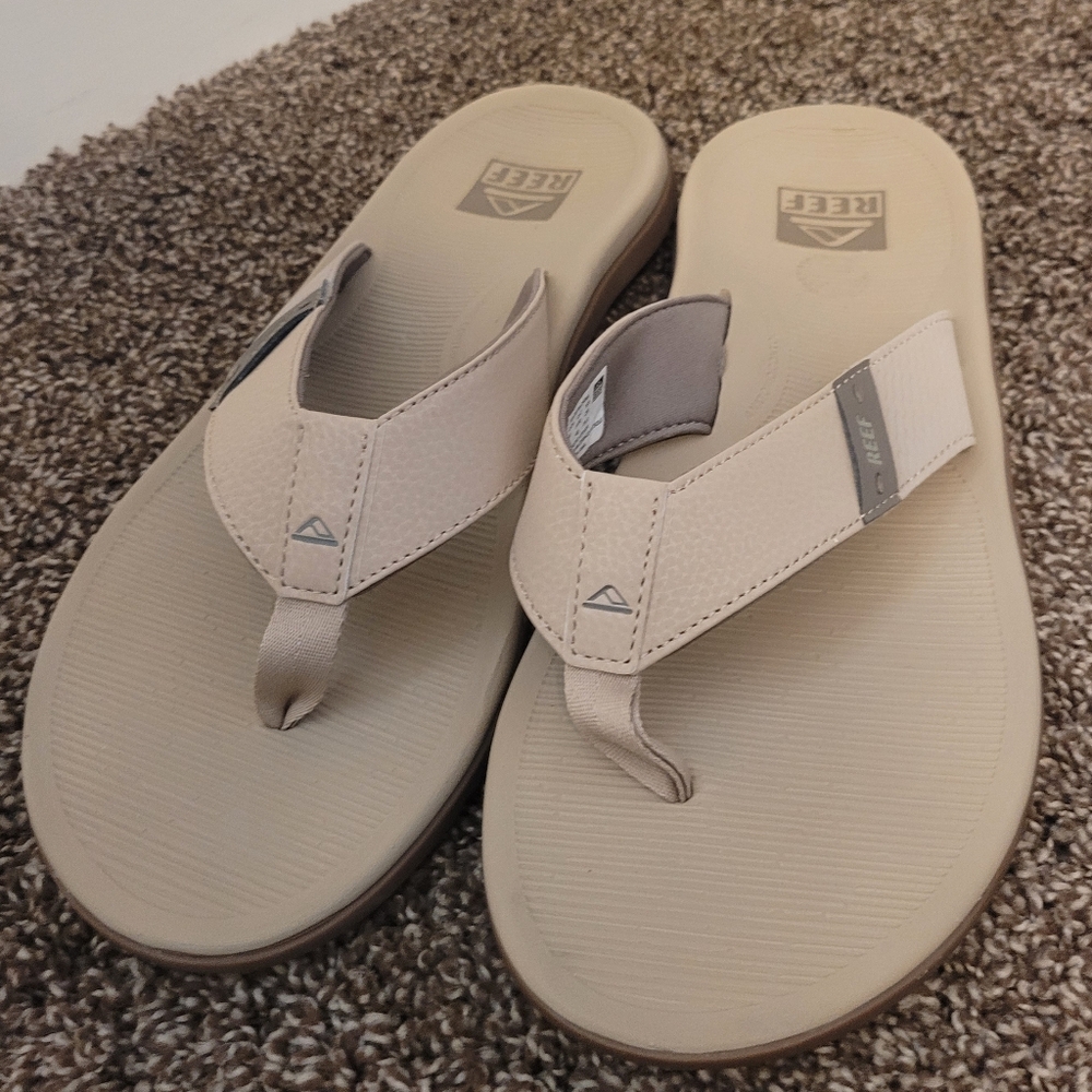 Reef Men's Tan Sandals - new w/o tags
